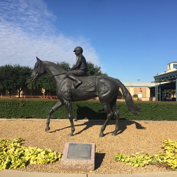 Foto tomada en Lone Star Park  por Wednesday T. el 11/10/2018