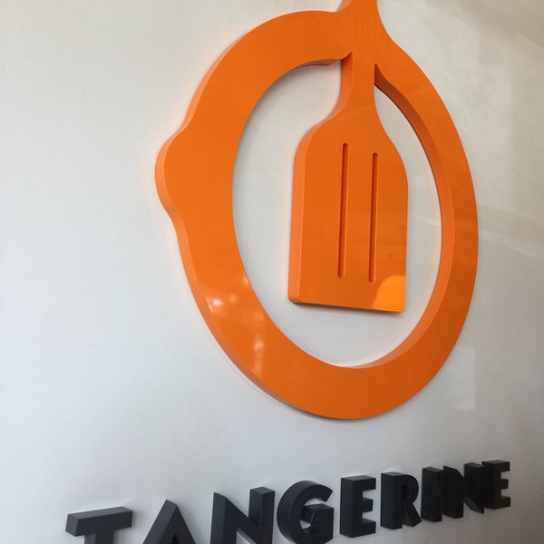 รูปภาพถ่ายที่ Tangerine โดย Wednesday T. เมื่อ 10/23/2016