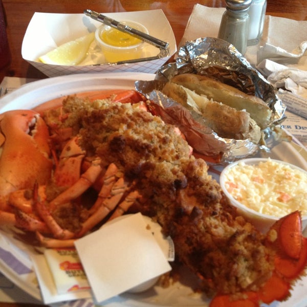 Foto scattata a Ray&#39;s Seafood Restaurant da Lisa S. il 7/7/2013