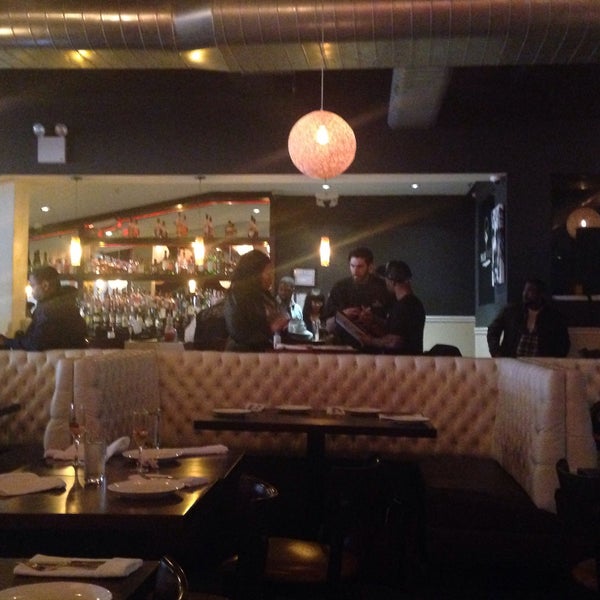 12/28/2014 tarihinde Femme N.ziyaretçi tarafından Milk River Restaurant'de çekilen fotoğraf