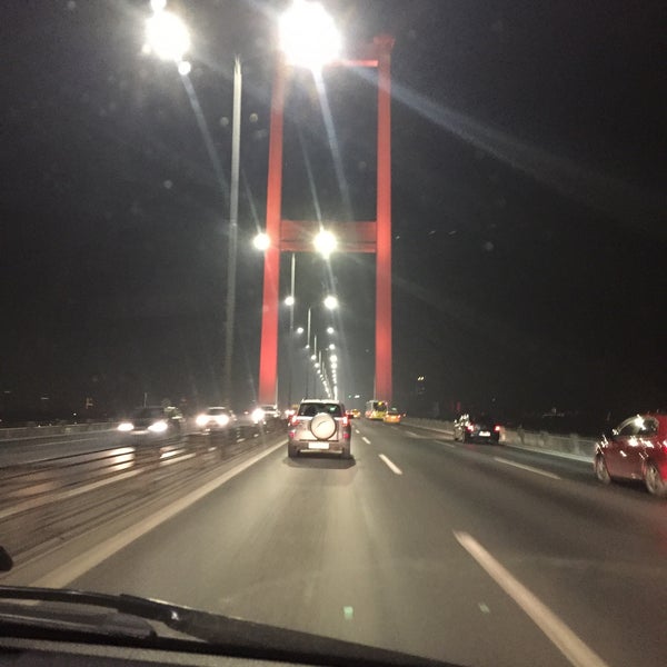 Foto tirada no(a) Boğaziçi Köprüsü por 👤 Burhan G. em 12/5/2015