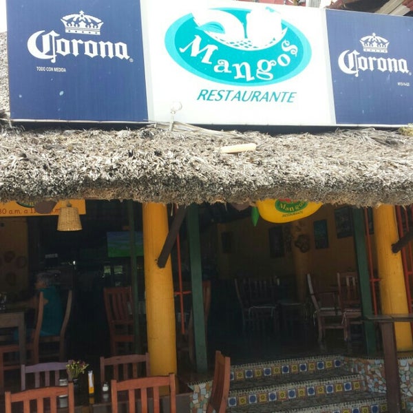 Foto diambil di Restaurante Mangos Puerto Escondido oleh Ruben V. pada 3/5/2016