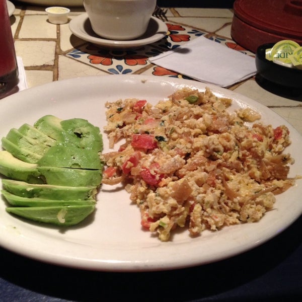 Снимок сделан в Enchilada&#39;s Restaurant - Greenville пользователем Leah H. 2/28/2014