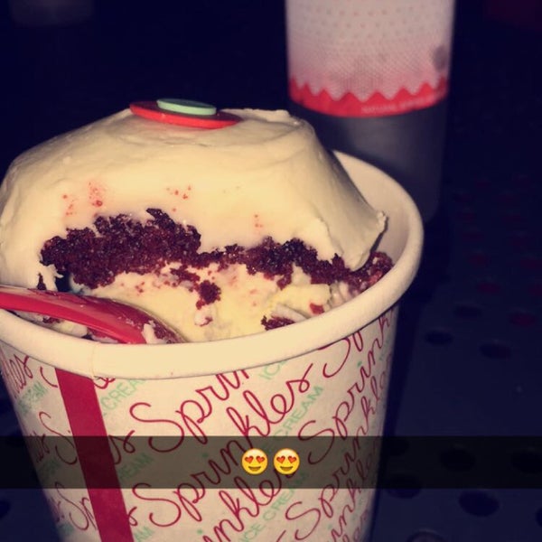 Foto scattata a Sprinkles Ice Cream da Abdulaziz il 8/7/2015