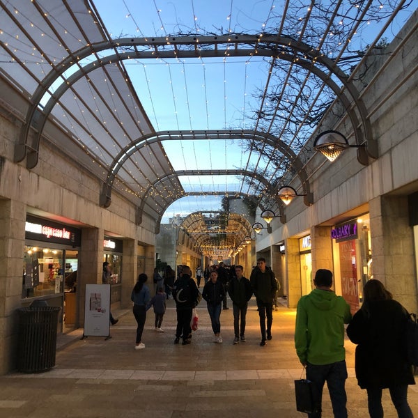 1/29/2019 tarihinde Miroslav H.ziyaretçi tarafından Mamilla Mall'de çekilen fotoğraf