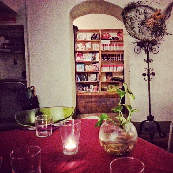 10/1/2013 tarihinde Georgette J.ziyaretçi tarafından Cuculia Libreria con Cucina'de çekilen fotoğraf