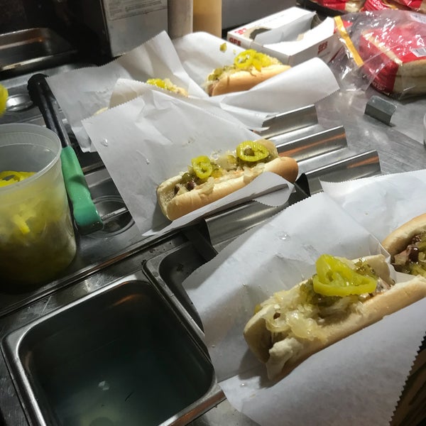 8/4/2018 tarihinde Tammy W.ziyaretçi tarafından The Vegan Hotdog Cart!'de çekilen fotoğraf