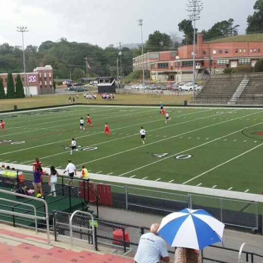 Pisgah High School Football Field 64人の訪問者 から 1つのTip 件