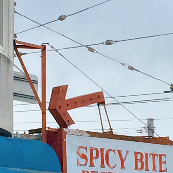 Foto diambil di Spicy Bite Indian Cuisine oleh lynn f. pada 11/17/2014