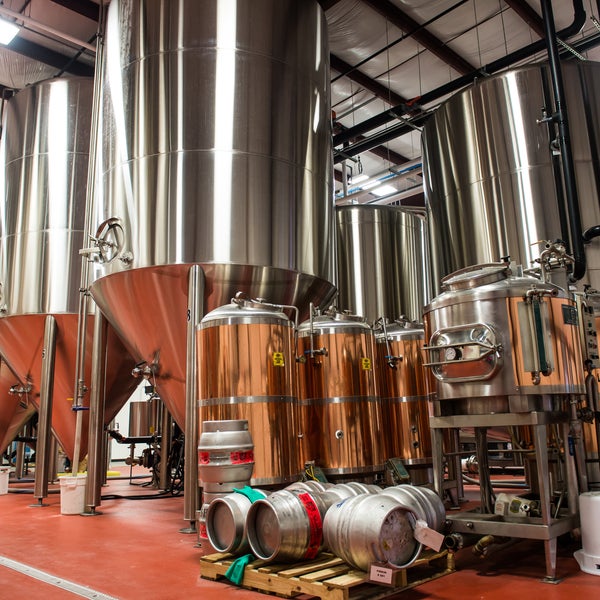 2/12/2014 tarihinde Shmaltz Brewing Companyziyaretçi tarafından Shmaltz Brewing Company'de çekilen fotoğraf