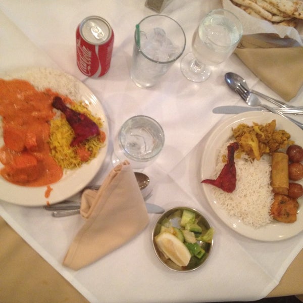 รูปภาพถ่ายที่ Annapoorna Restaurant โดย Abdulaziz เมื่อ 12/18/2013