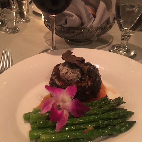 12/29/2018 tarihinde Catherine C.ziyaretçi tarafından Jags Steak and Seafood Restaurant'de çekilen fotoğraf