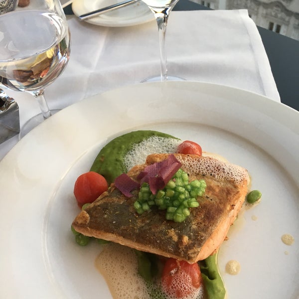 Photo taken at IMLAUER Sky Bar &amp; Restaurant by Catherine C. on 8/15/2018