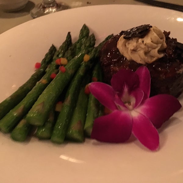 12/16/2016 tarihinde Catherine C.ziyaretçi tarafından Jags Steak and Seafood Restaurant'de çekilen fotoğraf
