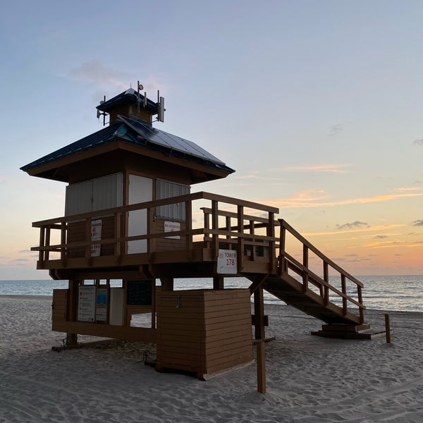 Foto tirada no(a) Trump International Beach Resort por Stephanie Dunn A. em 4/15/2021