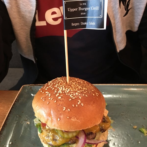 Das Foto wurde bei Upper Burger Grill von Oleksii L. am 4/30/2019 aufgenommen