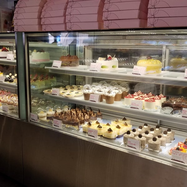 Photo taken at Sweet Hut Bakery &amp; Cafe by Michael on 4/2/2019