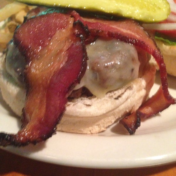 Here's a photo of the highly recommended Verbacon Burger! Not bad.