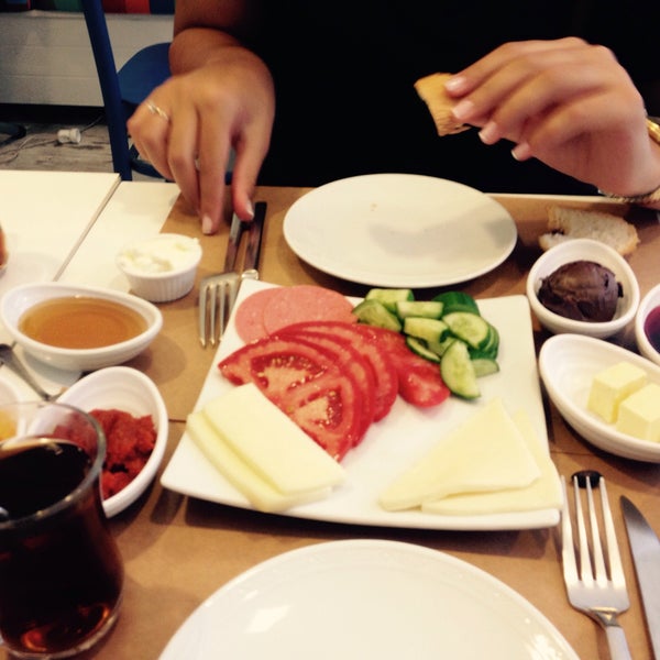 8/23/2015に💮 O Ğ U Z 💮がMavi Kahvaltı &amp; Cafeで撮った写真