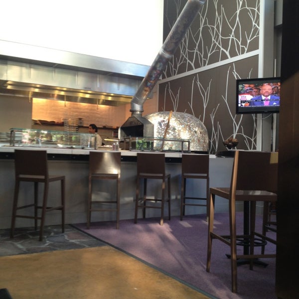 Foto tomada en Kora Restaurant &amp; Bar  por Michael el 9/3/2013