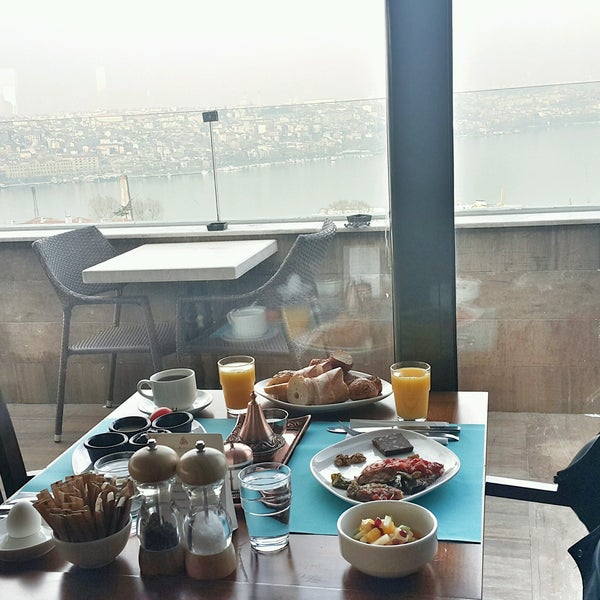 Снимок сделан в Daru Sultan Hotels Galata пользователем Çağla L. 2/27/2017