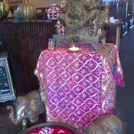 Foto diambil di Gateway To India Authentic Indian Restaurant oleh Jason pada 4/21/2014