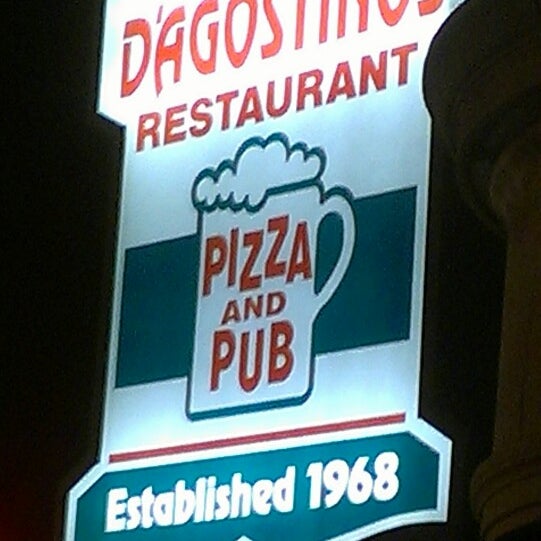 Снимок сделан в D&#39;Agostino&#39;s Pizza and Pub Wrigleyville пользователем Scott M. 3/31/2013