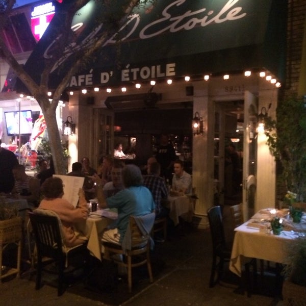 Photo taken at Café D&#39;Étoile by Robb R. on 3/17/2014
