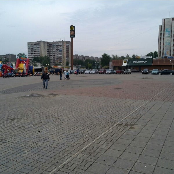 площадь химиков. дворец химиков череповец. дворец химиков череповец. день химика в 2023 году. площадь химиков череповец.