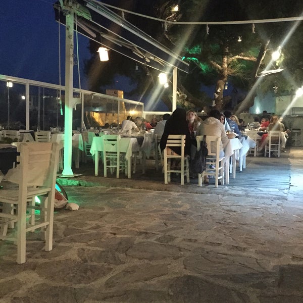 Foto diambil di Marti Restaurant Cafe oleh Yildirim pada 7/4/2015