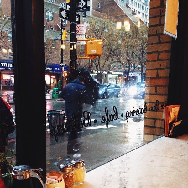 2/21/2014 tarihinde Carol C.ziyaretçi tarafından Benvenuto Cafe Tribeca'de çekilen fotoğraf