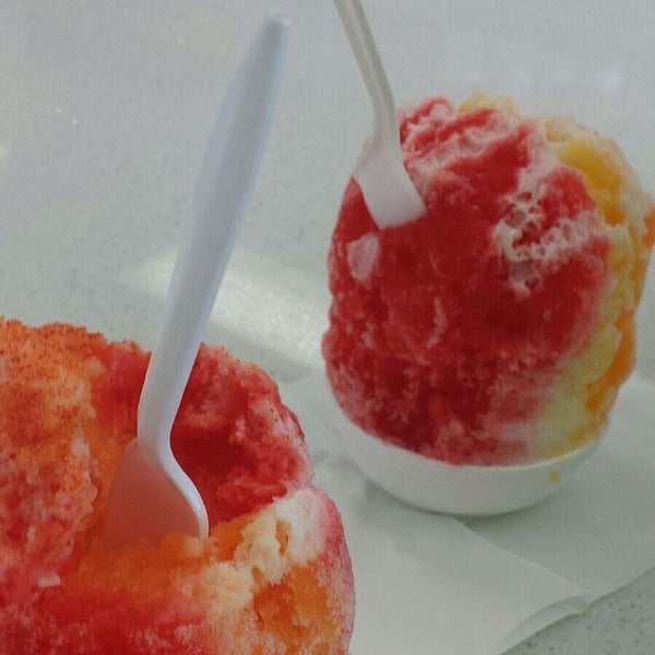Photo taken at Ice Blast Shaved Ice by Christian V. on 2/8/2014