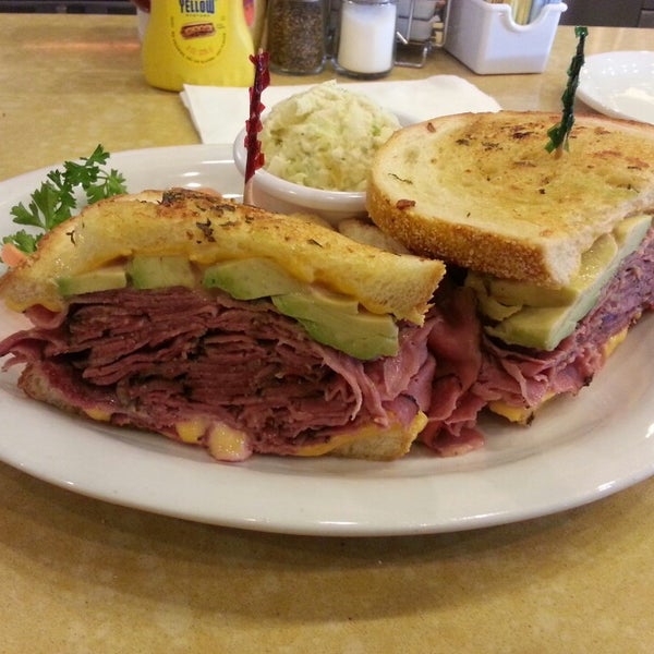 Foto scattata a Pickles-Deli &amp; Restaurant da Jay P. il 2/9/2014