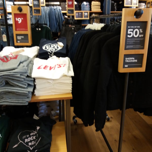 Levi's Outlet Store - 11211 120th Ave # D075