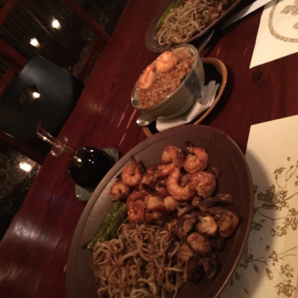4/10/2015에 Linnette A.님이 Samurai Restaurant에서 찍은 사진