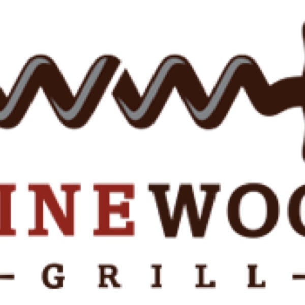 Снимок сделан в Winewood Grill пользователем Sonya W. 11/1/2015