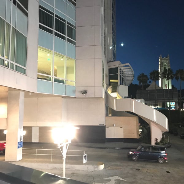 รูปภาพถ่ายที่ Loews Hollywood Hotel โดย Aristides M. เมื่อ 7/23/2018