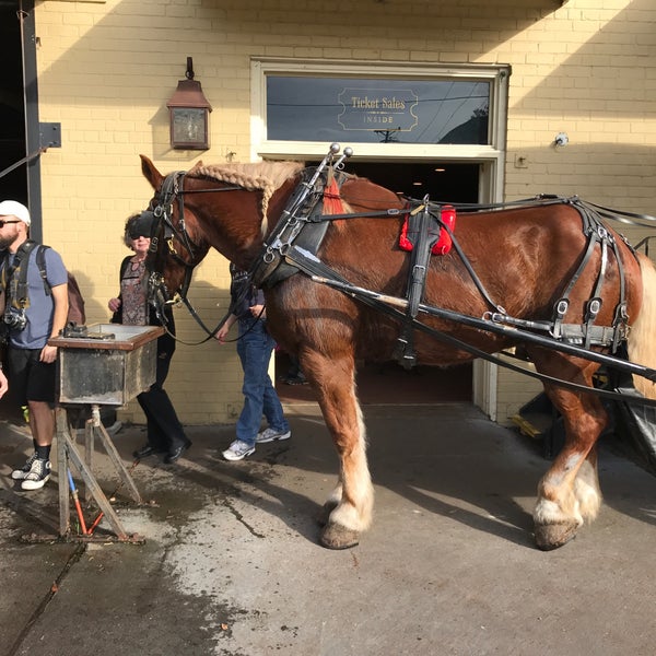 Das Foto wurde bei Old South Carriage Company von Aristides M. am 1/2/2017 aufgenommen