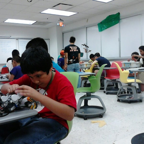 Fotos en Prepa Tec (Eugenio Garza Lagüera) - 5 tips de 832 visitantes