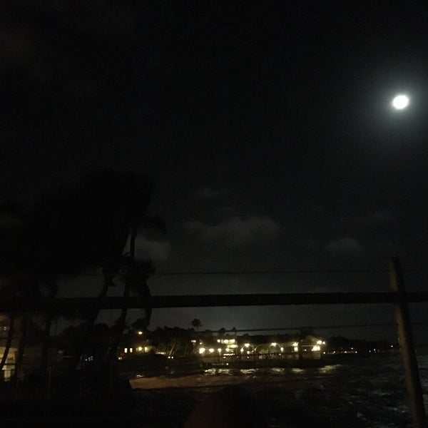 Foto diambil di Southernmost Beach Resort oleh Ana Y. pada 12/29/2015