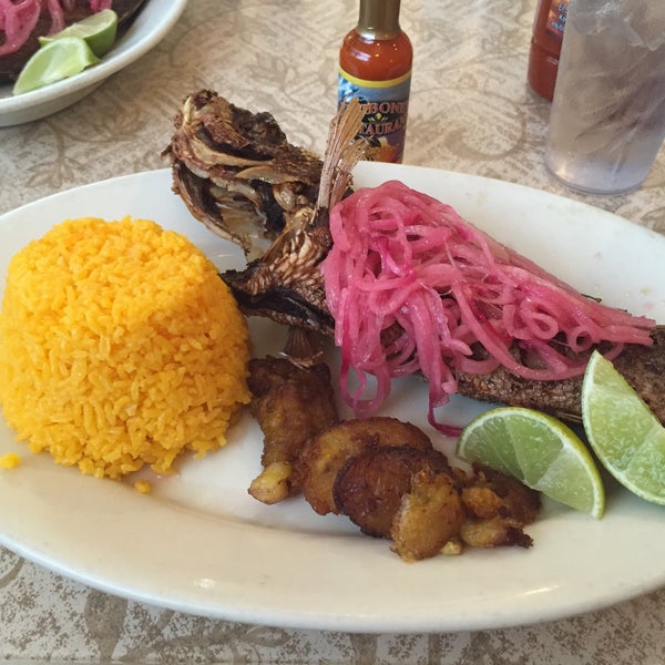 5/4/2015 tarihinde Brandon I.ziyaretçi tarafından El Siboney Restaurant'de çekilen fotoğraf
