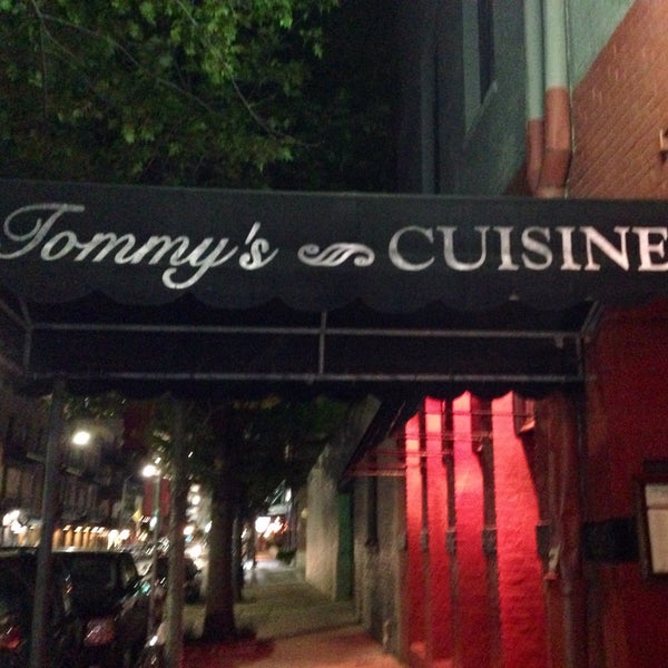 Foto scattata a Tommy&#39;s Cuisine da Jay A. il 10/21/2015