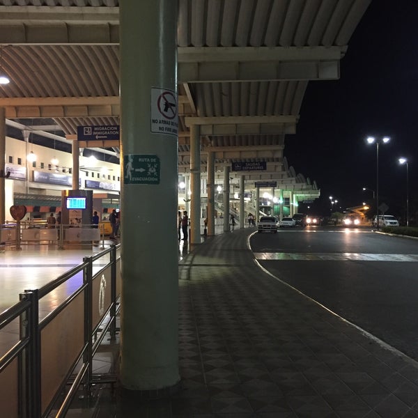 รูปภาพถ่ายที่ Aeropuerto Internacional del Cibao โดย Lukáš G. เมื่อ 9/16/2016