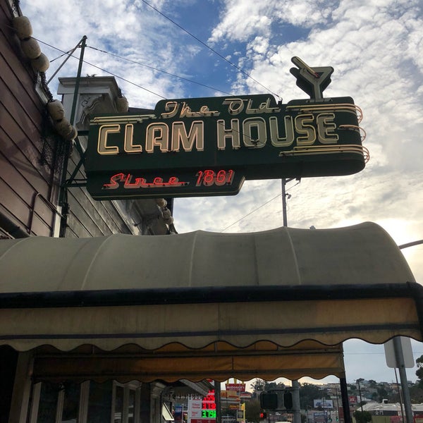 รูปภาพถ่ายที่ The Old Clam House โดย Russ L. เมื่อ 11/25/2017