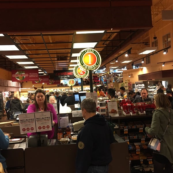 11/24/2016 tarihinde Russ L.ziyaretçi tarafından Metropolitan Market West Seattle (Admiral)'de çekilen fotoğraf
