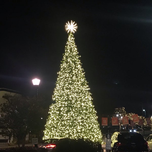 Photo taken at North Hills Shopping Center by Arthur B. on 12/11/2018