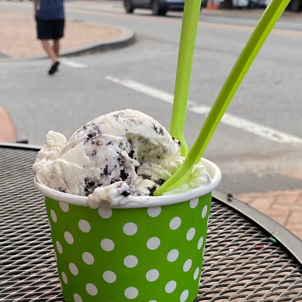 Foto scattata a Fresh Local Ice Cream da Arthur B. il 9/20/2021
