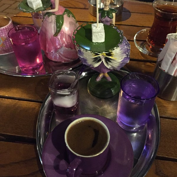 Foto tirada no(a) Artemis Silver &amp; Coffee por Zeynep em 7/18/2017