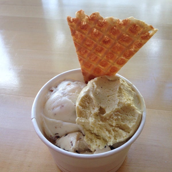 10/16/2015에 Mikey Z.님이 Jeni&#39;s Splendid Ice Creams에서 찍은 사진