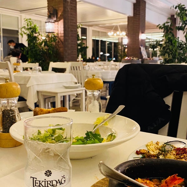 Foto diambil di Hilmi Restaurant oleh İrem K. pada 2/4/2022